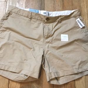 Old Navy Khaki Shorts 5” Length NWT